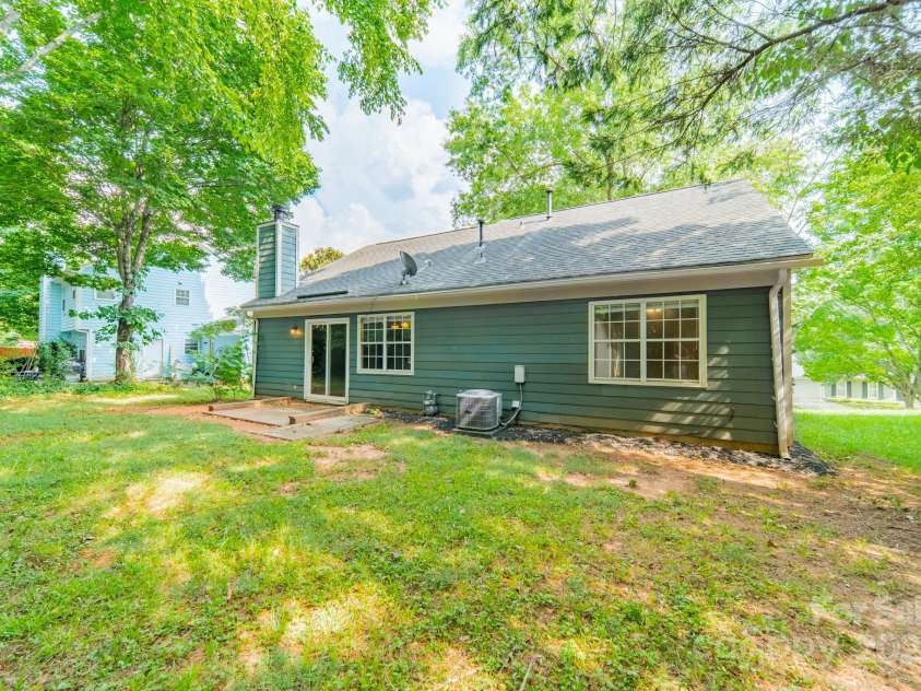 8027 Sherington Way, Charlotte, NC 28227.  MLS# CAR4279993, YatesRealty ID 25143. 