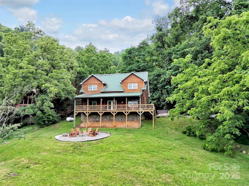 1064 Point Of View Drive, Waynesville, NC 28785.  MLS# CAR4277940, YatesRealty ID 25145. 