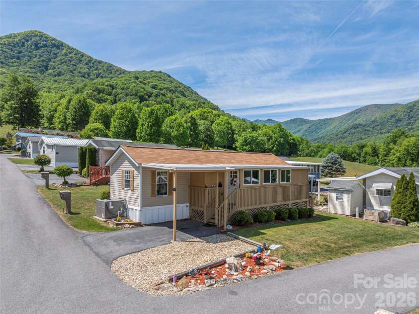 4 Levi Drive, Maggie Valley, NC 28751.  MLS# CAR4383759, YatesRealty ID 25146. 