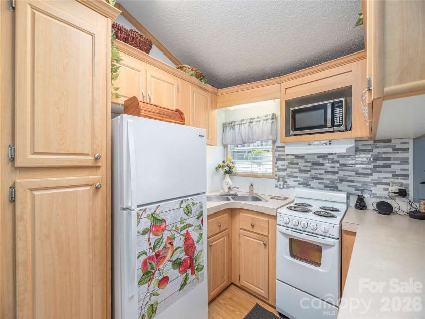4 Levi Drive, Maggie Valley, NC 28751.  MLS# CAR4383759, YatesRealty ID 25146. 