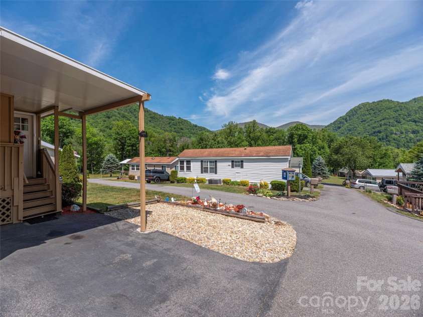 4 Levi Drive, Maggie Valley, NC 28751.  MLS# CAR4383759, YatesRealty ID 25146. 