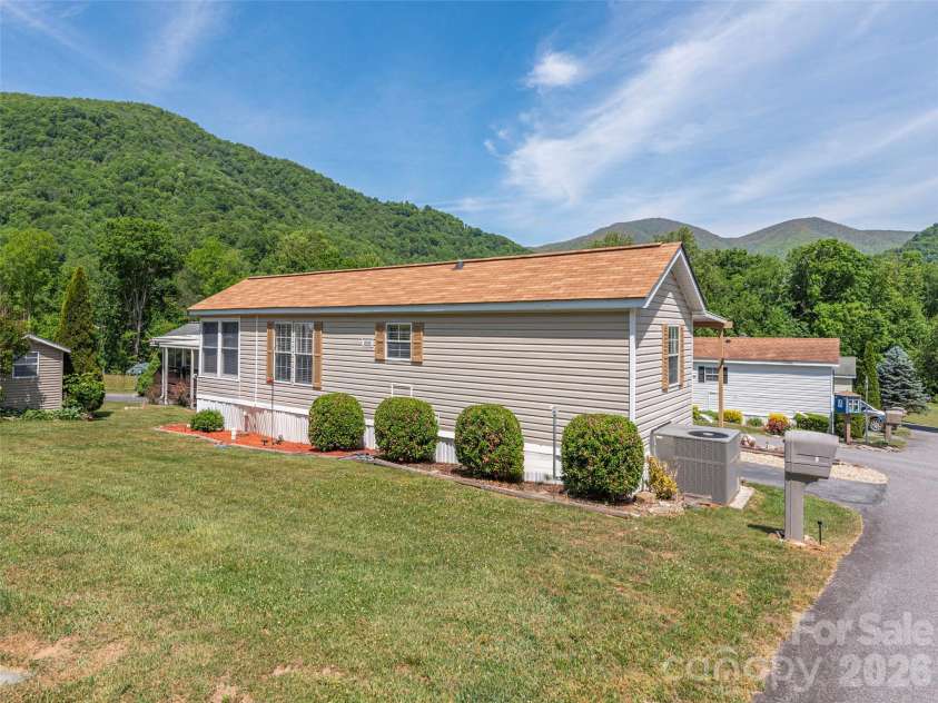 4 Levi Drive, Maggie Valley, NC 28751.  MLS# CAR4383759, YatesRealty ID 25146. 