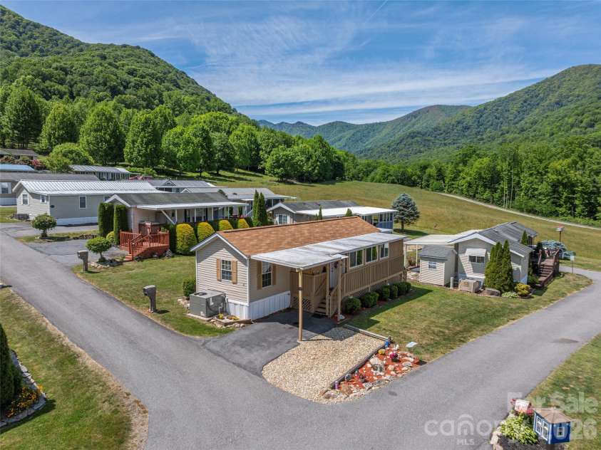 4 Levi Drive, Maggie Valley, NC 28751.  MLS# CAR4383759, YatesRealty ID 25146. 