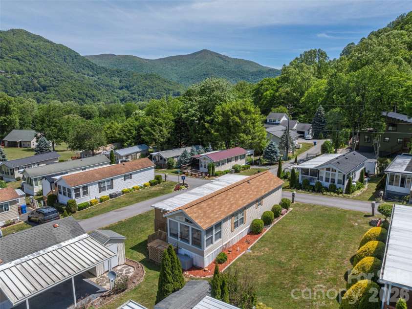 4 Levi Drive, Maggie Valley, NC 28751.  MLS# CAR4383759, YatesRealty ID 25146. 