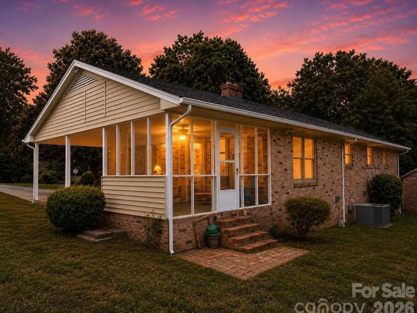 1702 Wildwood Road, Gastonia, NC 28052.  MLS# CAR4385140, YatesRealty ID 25148. 