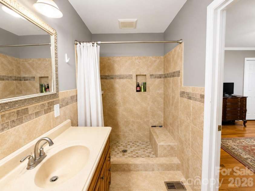 1702 Wildwood Road, Gastonia, NC 28052.  MLS# CAR4385140, YatesRealty ID 25148. 