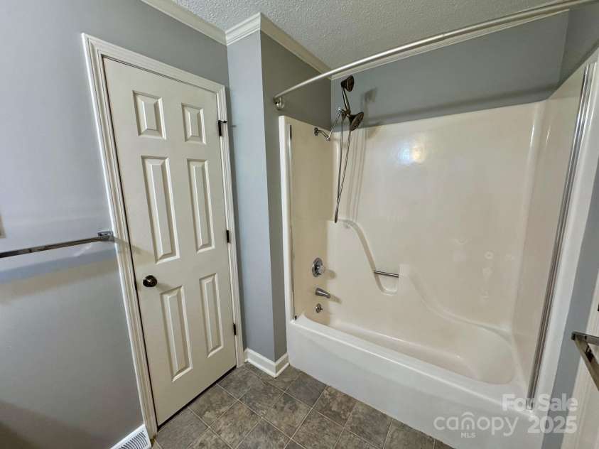635 Windsor Place, Concord, NC 28025.  MLS# CAR4280232, YatesRealty ID 25148. Primary bath with linen closet