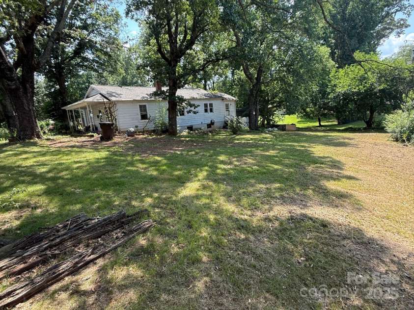 410 24th Street, Hickory, NC 28602.  MLS# CAR4280286, YatesRealty ID 25149. 