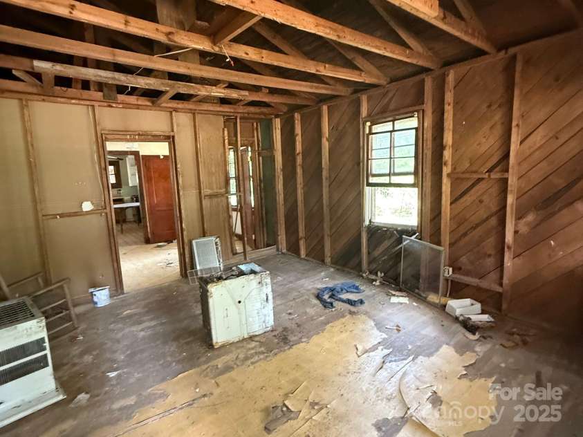 410 24th Street, Hickory, NC 28602.  MLS# CAR4280286, YatesRealty ID 25149. 