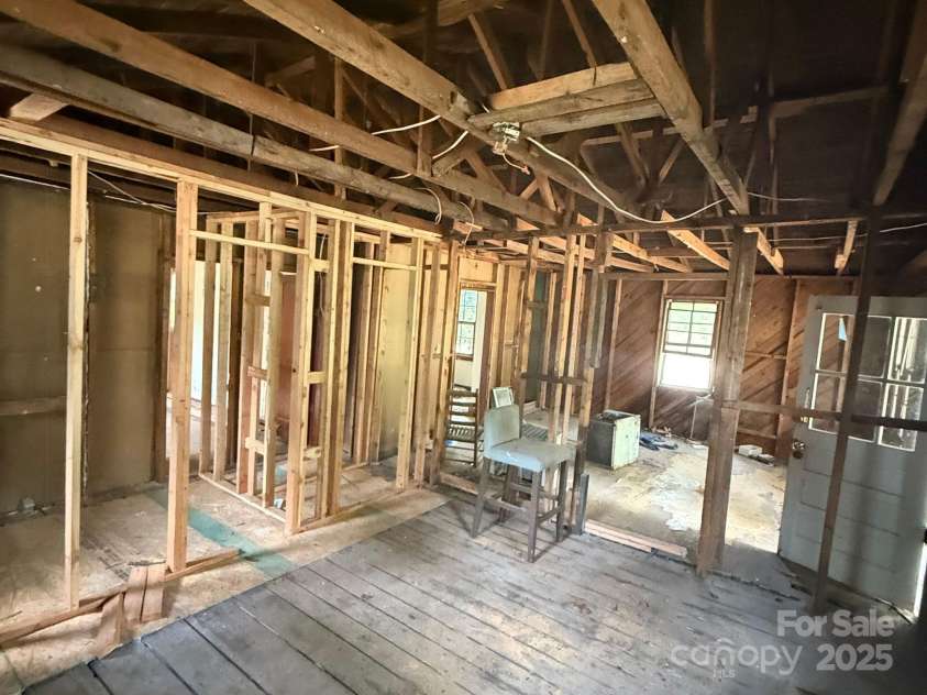 410 24th Street, Hickory, NC 28602.  MLS# CAR4280286, YatesRealty ID 25149. 