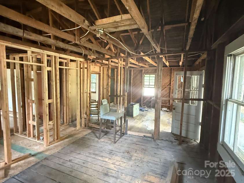 410 24th Street, Hickory, NC 28602.  MLS# CAR4280286, YatesRealty ID 25149. 