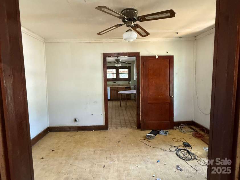 410 24th Street, Hickory, NC 28602.  MLS# CAR4280286, YatesRealty ID 25149. 