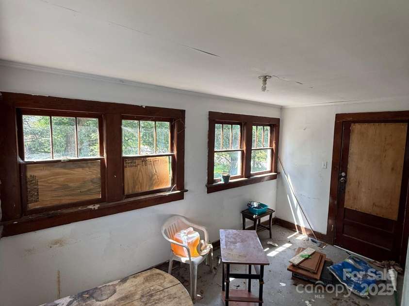 410 24th Street, Hickory, NC 28602.  MLS# CAR4280286, YatesRealty ID 25149. 