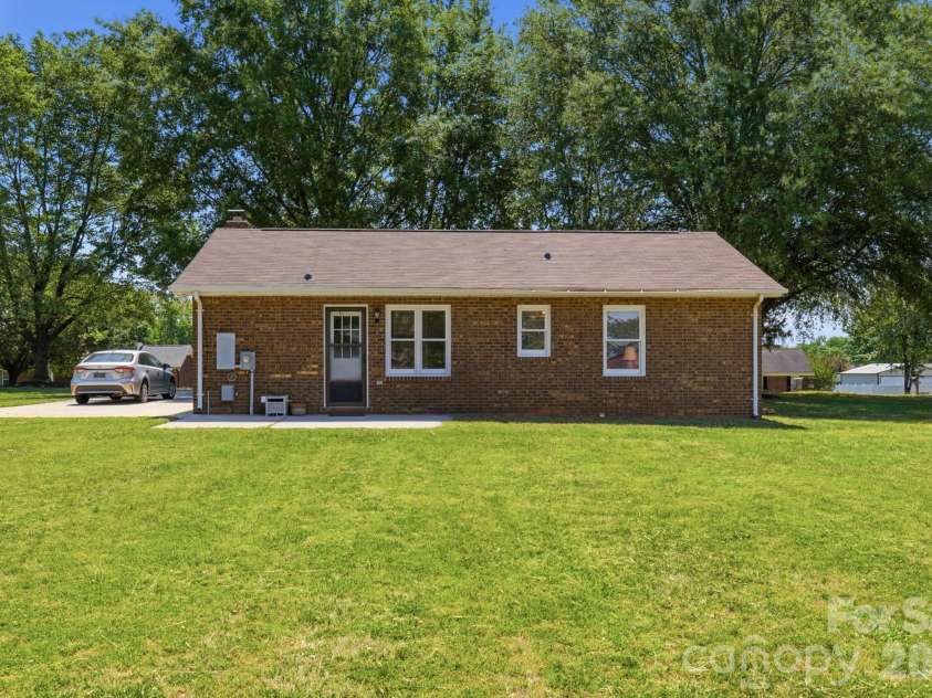 4711 Myers Road, Monroe, NC 28110.  MLS# CAR4380036, YatesRealty ID 25149. 