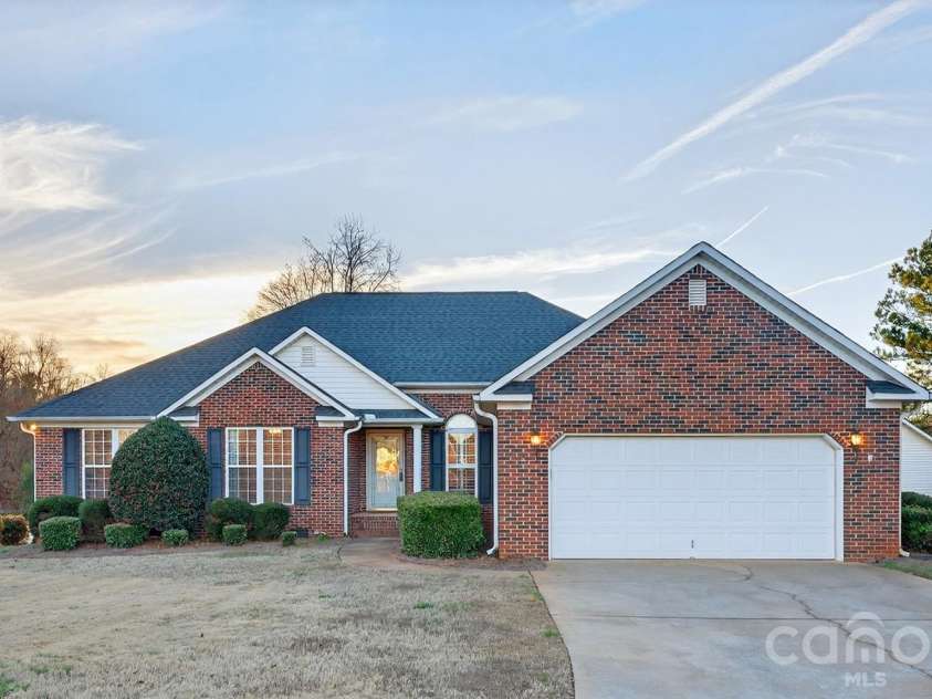834 Indian Trail Run, Inman, SC 29349.  MLS# CAR4335354, YatesRealty ID 2515. 