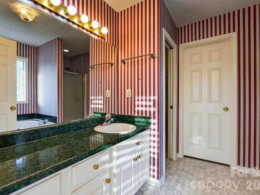 834 Indian Trail Run, Inman, SC 29349.  MLS# CAR4335354, YatesRealty ID 2515. 