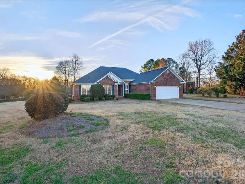 834 Indian Trail Run, Inman, SC 29349.  MLS# CAR4335354, YatesRealty ID 2515. 