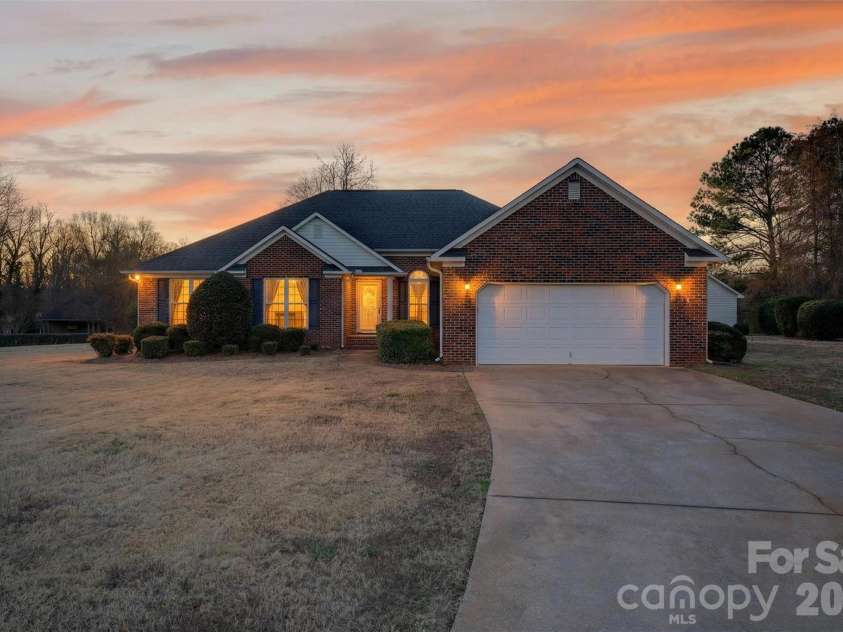 834 Indian Trail Run, Inman, SC 29349.  MLS# CAR4335354, YatesRealty ID 2515. 