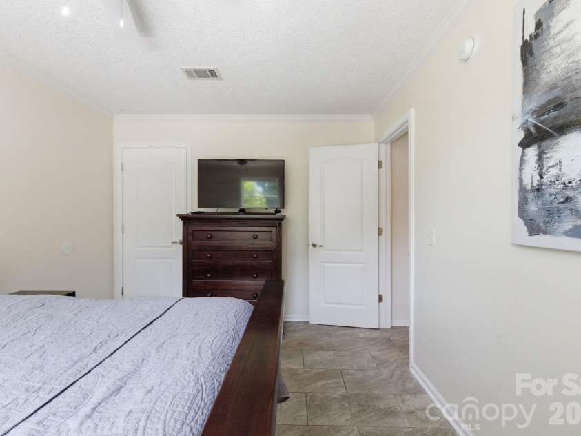 144 Hanover Street, Asheville, NC 28806.  MLS# CAR4385144, YatesRealty ID 25150. 