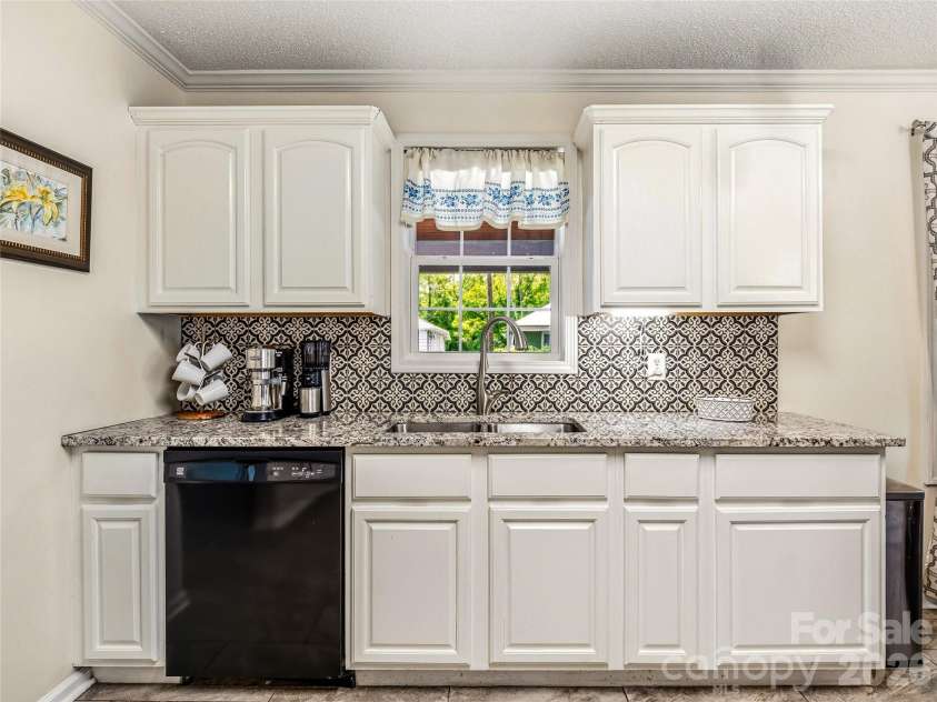 144 Hanover Street, Asheville, NC 28806.  MLS# CAR4405111, YatesRealty ID 25150. 