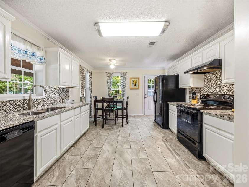 144 Hanover Street, Asheville, NC 28806.  MLS# CAR4405111, YatesRealty ID 25150. Updated kitchen