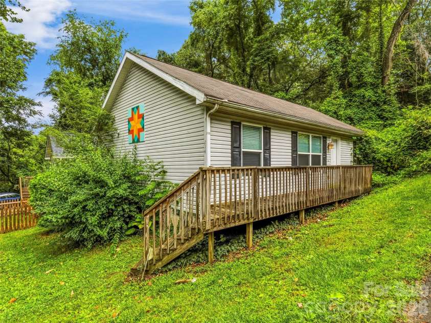 144 Hanover Street, Asheville, NC 28806.  MLS# CAR4405557, YatesRealty ID 25150. 