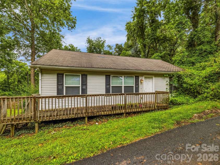 144 Hanover Street, Asheville, NC 28806.  MLS# CAR4405557, YatesRealty ID 25150. 