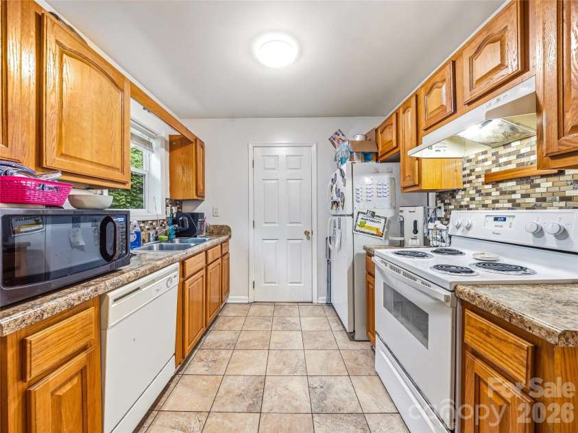 144 Hanover Street, Asheville, NC 28806.  MLS# CAR4405557, YatesRealty ID 25150. 