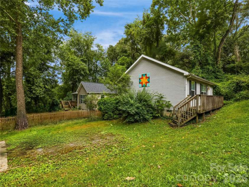 144 Hanover Street, Asheville, NC 28806.  MLS# CAR4405557, YatesRealty ID 25150. 