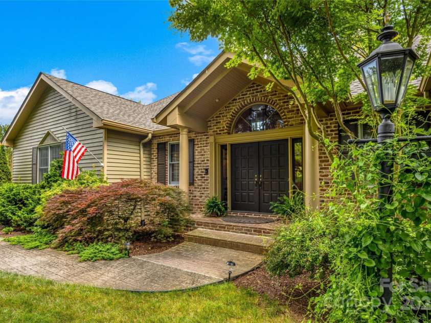 842 Rickel Drive, Hendersonville, NC 28739.  MLS# CAR4273464, YatesRealty ID 25150. 