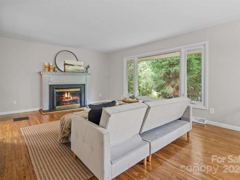 15 Beaverdam Court, Asheville, NC 28804.  MLS# CAR4280351, YatesRealty ID 25151. 