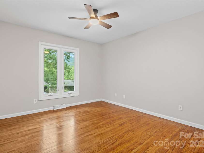 15 Beaverdam Court, Asheville, NC 28804.  MLS# CAR4280351, YatesRealty ID 25151. 