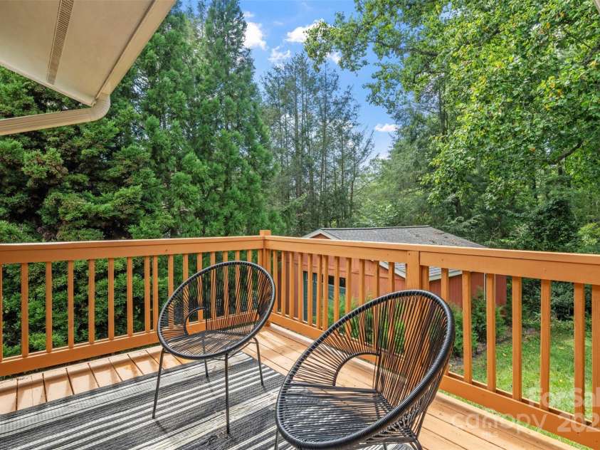 15 Beaverdam Court, Asheville, NC 28804.  MLS# CAR4280351, YatesRealty ID 25151. 