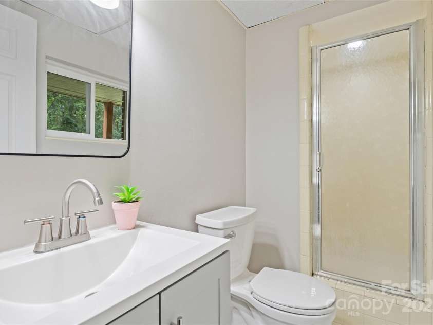 15 Beaverdam Court, Asheville, NC 28804.  MLS# CAR4280351, YatesRealty ID 25151. 