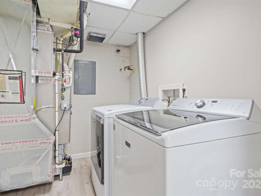 15 Beaverdam Court, Asheville, NC 28804.  MLS# CAR4280351, YatesRealty ID 25151. 