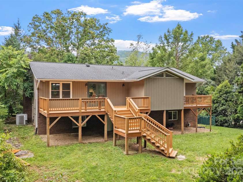 15 Beaverdam Court, Asheville, NC 28804.  MLS# CAR4280351, YatesRealty ID 25151. 