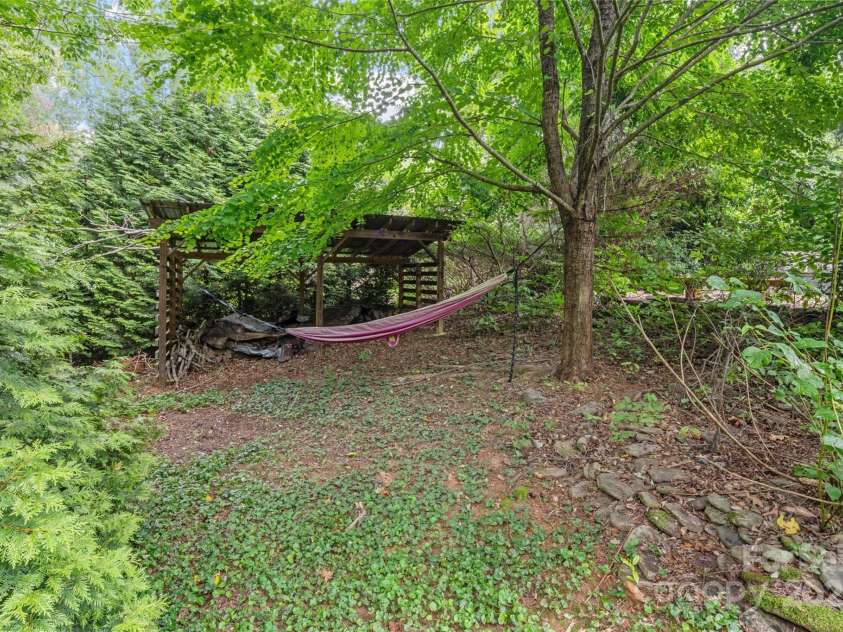 15 Beaverdam Court, Asheville, NC 28804.  MLS# CAR4280351, YatesRealty ID 25151. 