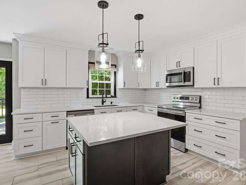 9918 Ridgemore Drive, Charlotte, NC 28277.  MLS# CAR4350332, YatesRealty ID 25152. 