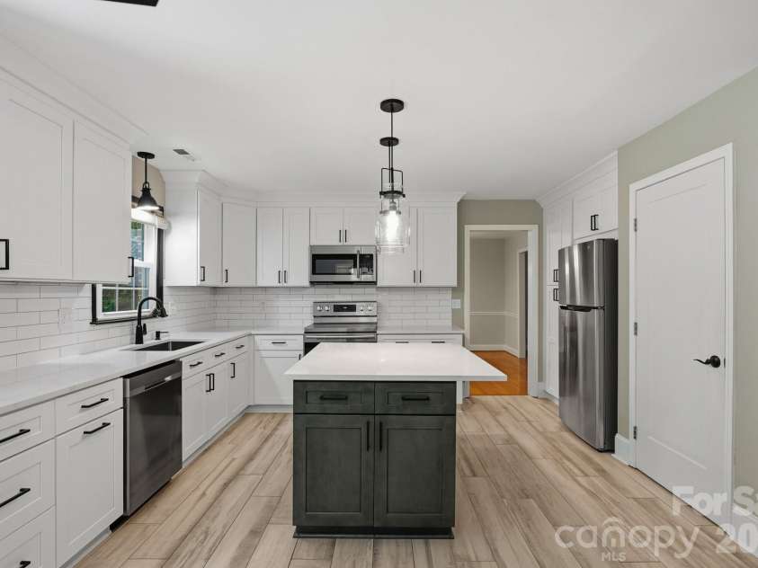 9918 Ridgemore Drive, Charlotte, NC 28277.  MLS# CAR4350332, YatesRealty ID 25152. 