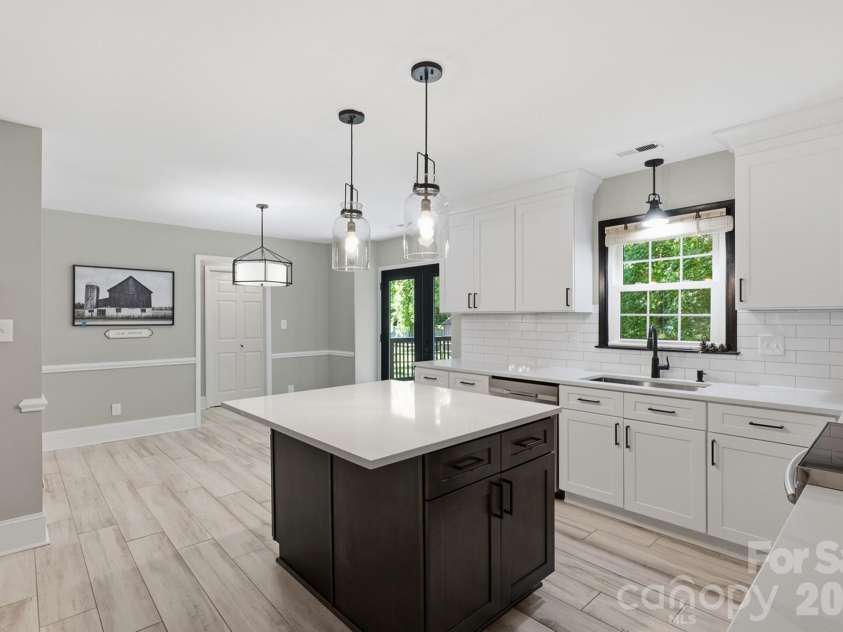 9918 Ridgemore Drive, Charlotte, NC 28277.  MLS# CAR4350332, YatesRealty ID 25152. 