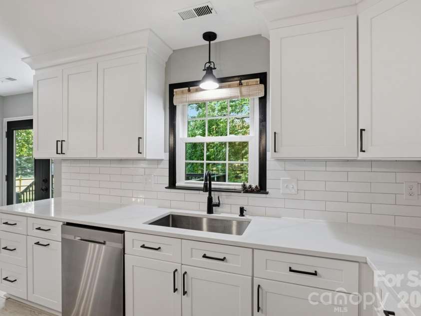 9918 Ridgemore Drive, Charlotte, NC 28277.  MLS# CAR4350332, YatesRealty ID 25152. 