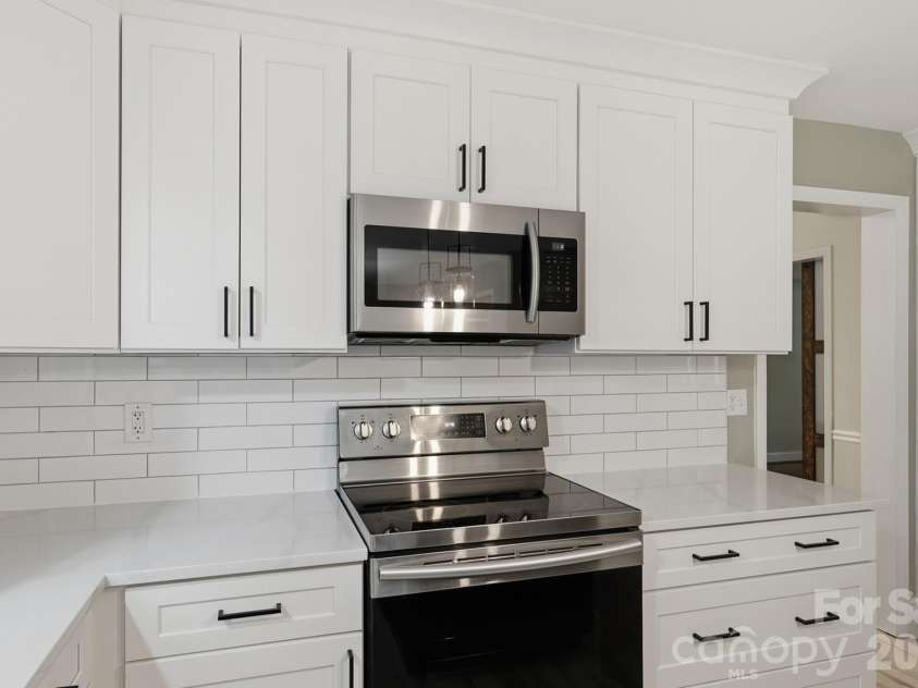 9918 Ridgemore Drive, Charlotte, NC 28277.  MLS# CAR4350332, YatesRealty ID 25152. 