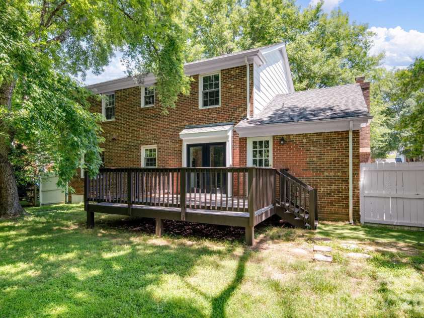 9918 Ridgemore Drive, Charlotte, NC 28277.  MLS# CAR4350332, YatesRealty ID 25152. 