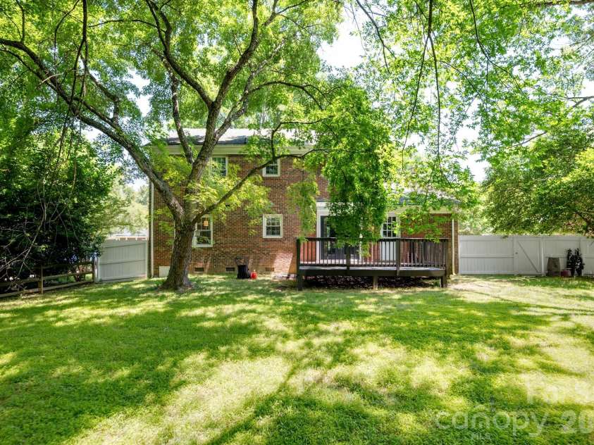 9918 Ridgemore Drive, Charlotte, NC 28277.  MLS# CAR4350332, YatesRealty ID 25152. 