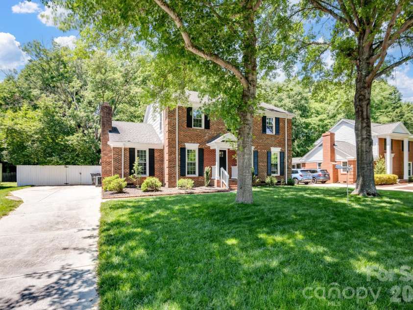9918 Ridgemore Drive, Charlotte, NC 28277.  MLS# CAR4350332, YatesRealty ID 25152. 