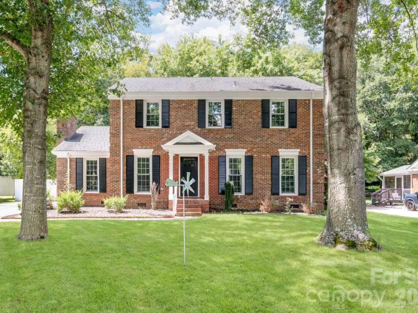 9918 Ridgemore Drive, Charlotte, NC 28277.  MLS# CAR4350332, YatesRealty ID 25152. 