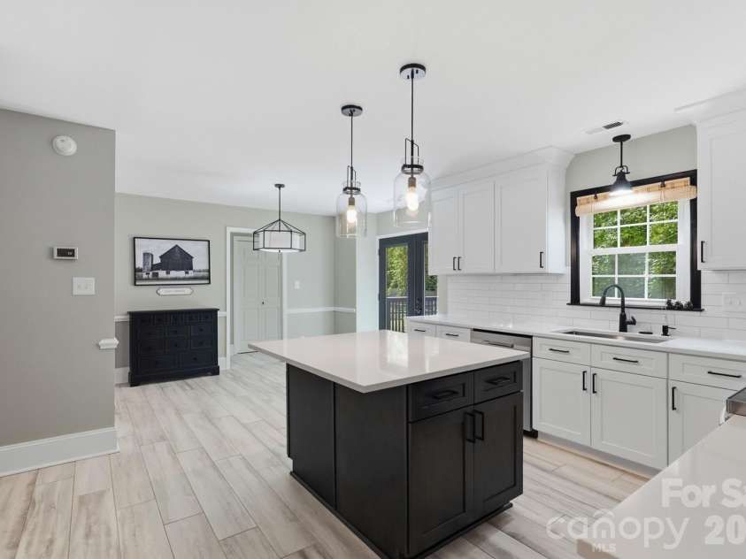 9918 Ridgemore Drive, Charlotte, NC 28277.  MLS# CAR4350332, YatesRealty ID 25152. 