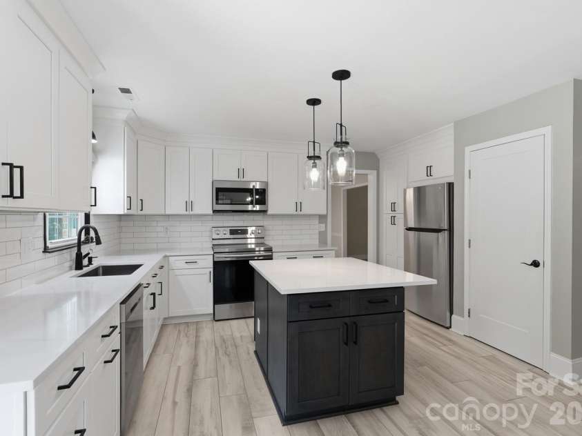 9918 Ridgemore Drive, Charlotte, NC 28277.  MLS# CAR4350332, YatesRealty ID 25152. 
