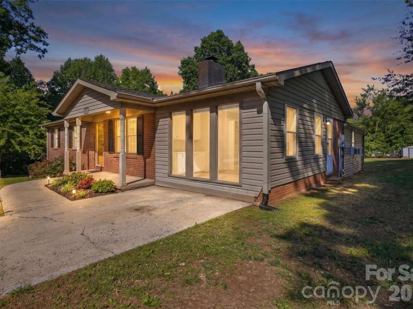 1903 Robyn Avenue, Shelby, NC 28152.  MLS# CAR4380582, YatesRealty ID 25153. 