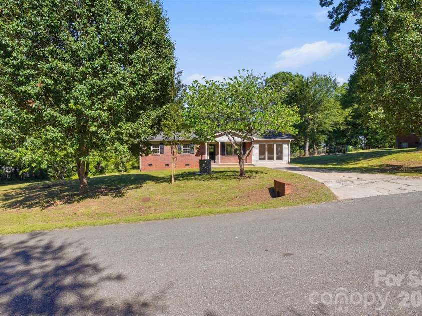 1903 Robyn Avenue, Shelby, NC 28152.  MLS# CAR4380582, YatesRealty ID 25153. 